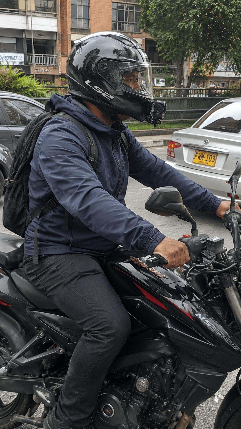 Rider en Medellin con soporte de menton para GoPro